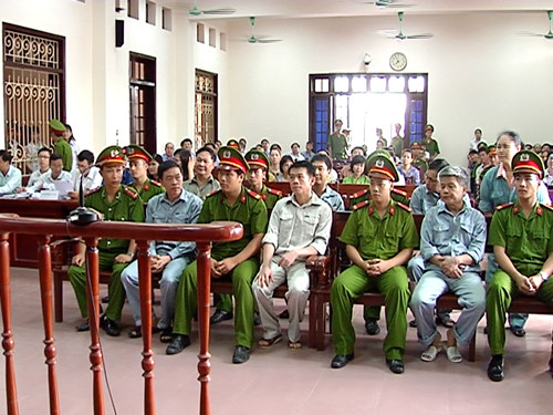  Các bị cáo trong phiên xử sáng nay