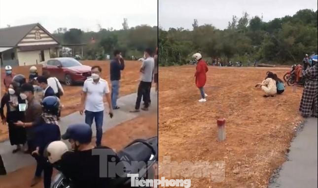 Môi giới, cò đất tập trung phân lô bán nền ở thôn Hà Xá, xã Triệu Ái, huyện Triệu Phong, tỉnh Quảng Trị. (Ảnh: cắt từ clip)