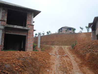 Đồi Đá Bạc bị san phẳng để xây biệt thự. Đồi Đá Bạc bị san phẳng để xây biệt thự