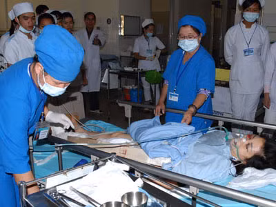 Đến sáng 23/5, sức khỏe của 3 người bị thương đã có dấu hiệu phục hồi nhưng vẫn đang trong tình trạng phải theo dõi chặt chẽ. Đến sáng 23/5, sức khỏe của 3 người bị thương đã có dấu hiệu phục hồi nhưng vẫn đang trong tình trạng phải theo dõi chặt chẽ