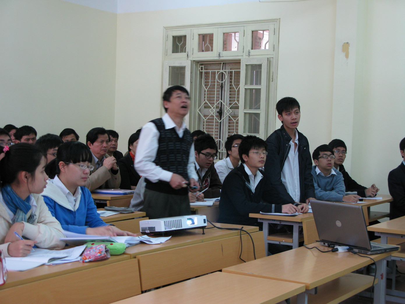 Một buổi học bằng tiếng Anh của thầy trò trường THPT chuyên Khoa học tự nhiên (ĐHQGHN)