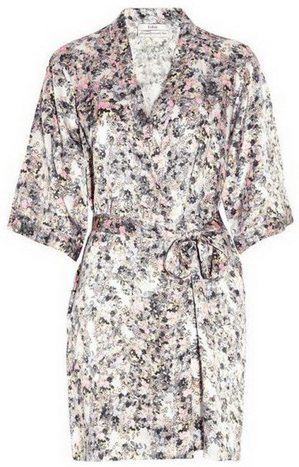 Áo lụa satin của Erdem: 19.530.000VNĐ (http://www.net-a-porter.com)