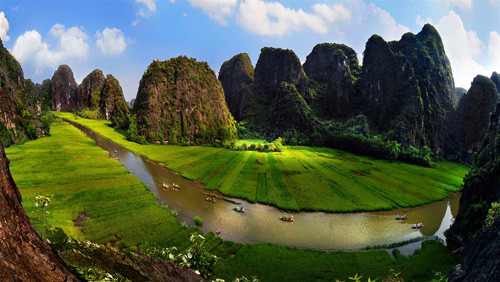 Non nước hữu tình (Thể loại Du lịch) – tác giả Ngô Thị Thu Ba (Việt Nam)- Huy chương Đồng VAPA