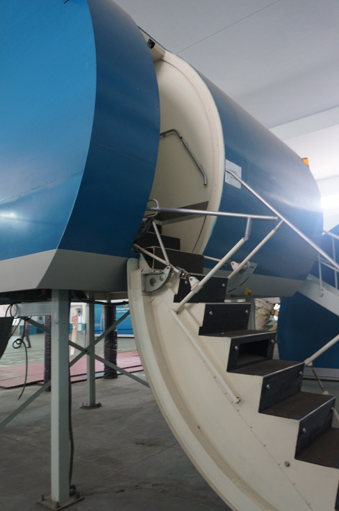 Các phi công hàng ngày phải luyện tập ở máy bay mô hình để đảm bảo an toàn bay