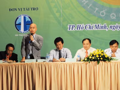 Các doanh nhân giao lưu với thanh niên khởi nghiệp