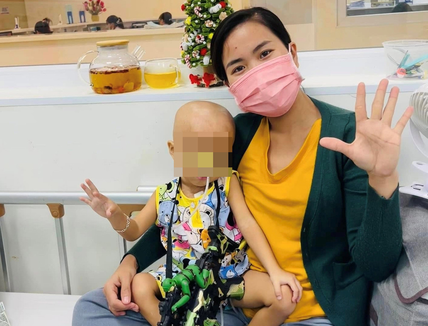 Hành trình cùng con chiến đấu với căn bệnh ung thư máu của chị Hòa thu hút sự quan tâm của nhiều người. Ảnh: NVCC. Hành trình cùng con chiến đấu với căn bệnh ung thư máu của chị Hòa thu hút sự quan tâm của nhiều người. Ảnh: NVCC.