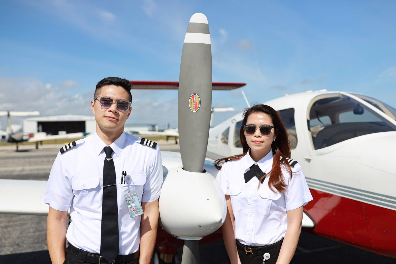 Minh Đức và Gia Hân cùng hành trình chinh phục bầu trời. Ảnh: VNA.