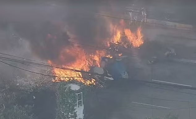 Cận cảnh hiện trường vụ va chạm giữa máy bay và xe buýt khiến 2 người chết ở Sao Paulo, Brazil. Ảnh: Globo.