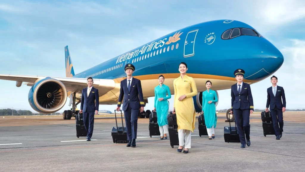 Lương cơ trưởng của Vietnam Airlines dao động trong khoảng 10.000 - 18.000 USD/tháng (gần 251 - 451 triệu đồng/tháng). Ảnh: VNA.