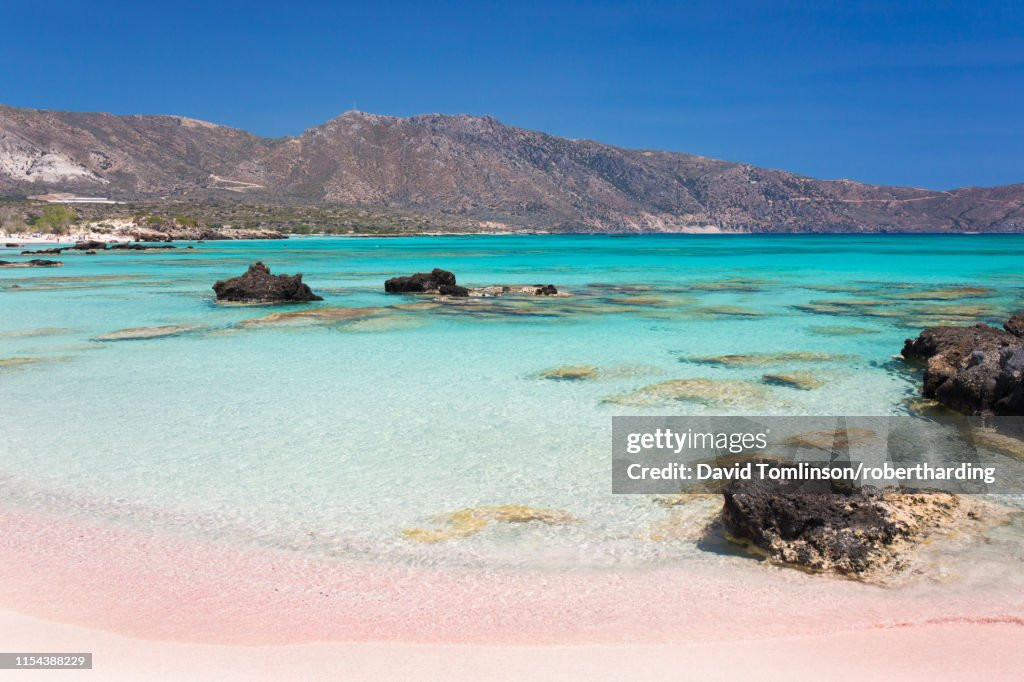 Theo CNN Travel, sau 4 năm vắng bóng, bãi biển Elafonisi (Crete, Hy Lạp) đã trở lại bảng xếp hạng các bãi biển đẹp nhất thế giới và xuất sắc giành vị trí đầu tiên. Nơi này nổi tiếng với bãi cát hồng, làn nước ấm áp và trong vắt. Từ tháng 5 đến tháng 9 là thời điểm thích hợp nhất để đến Elafonisi du lịch. Ảnh: Getty. Theo CNN Travel, sau 4 năm vắng bóng, bãi biển Elafonisi (Crete, Hy Lạp) đã trở lại bảng xếp hạng các bãi biển đẹp nhất thế giới và xuất sắc giành vị trí đầu tiên. Nơi này nổi tiếng với bãi cát hồng, làn nước ấm áp và trong vắt. Từ tháng 5 đến tháng 9 là thời điểm thích hợp nhất để đến Elafonisi du lịch. Ảnh: Getty.