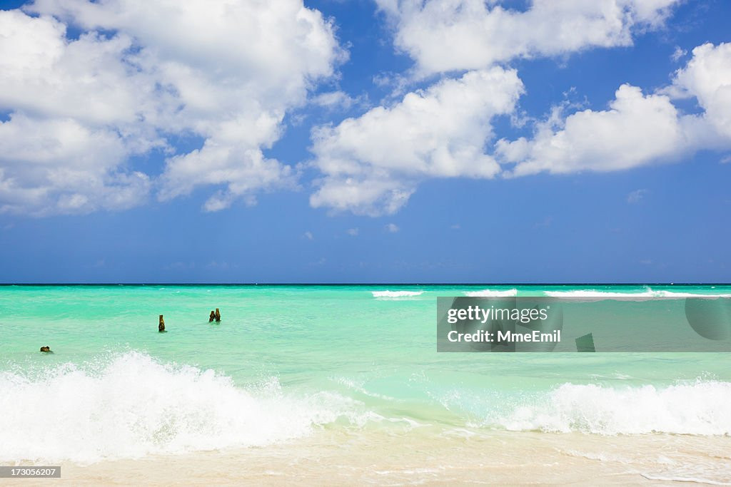 Hình ảnh làn nước màu ngọc bích siêu thực tại bãi biển Varadero (Varadero, Cuba) - nơi được TripAdvisor xếp thứ sáu trong bảng xếp hạng các bãi biển đẹp nhất thế giới năm 2025. Ảnh: Getty. Hình ảnh làn nước màu ngọc bích siêu thực tại bãi biển Varadero (Varadero, Cuba) - nơi được TripAdvisor xếp thứ sáu trong bảng xếp hạng các bãi biển đẹp nhất thế giới năm 2025. Ảnh: Getty.