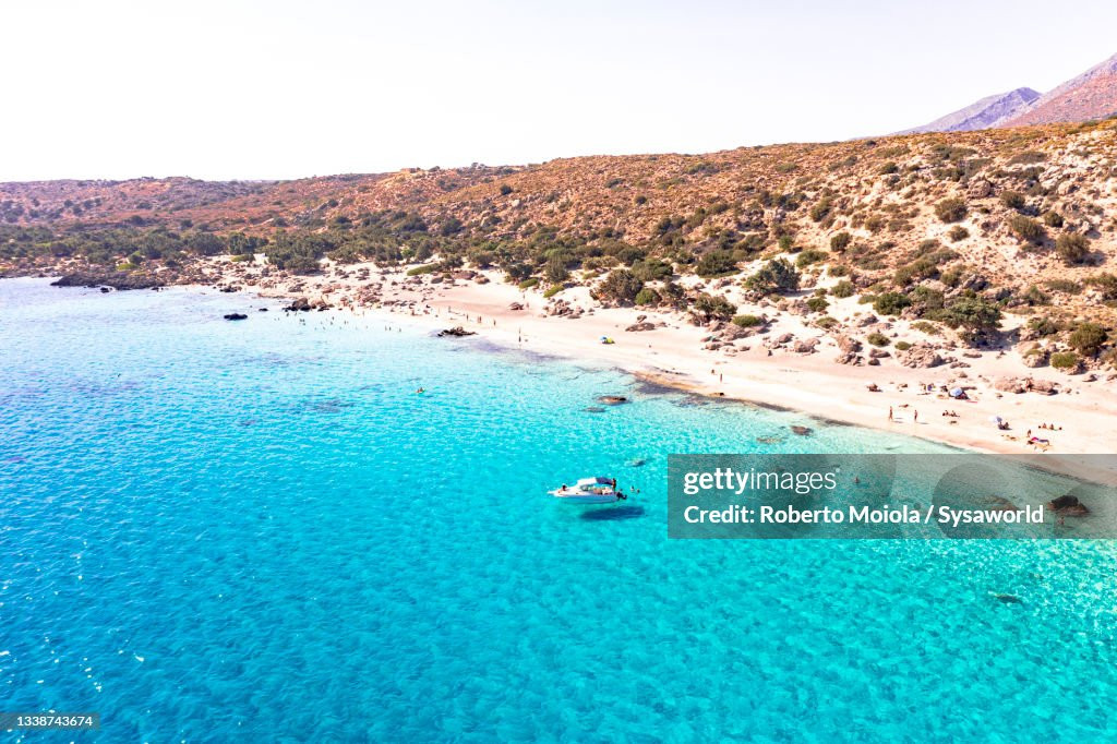 Theo CNN Travel, sau 4 năm vắng bóng, bãi biển Elafonisi (Crete, Hy Lạp) đã trở lại bảng xếp hạng các bãi biển đẹp nhất thế giới và xuất sắc giành vị trí đầu tiên. Nơi này nổi tiếng với bãi cát hồng, làn nước ấm áp và trong vắt. Từ tháng 5 đến tháng 9 là thời điểm thích hợp nhất để đến Elafonisi du lịch. Ảnh: Getty. Theo CNN Travel, sau 4 năm vắng bóng, bãi biển Elafonisi (Crete, Hy Lạp) đã trở lại bảng xếp hạng các bãi biển đẹp nhất thế giới và xuất sắc giành vị trí đầu tiên. Nơi này nổi tiếng với bãi cát hồng, làn nước ấm áp và trong vắt. Từ tháng 5 đến tháng 9 là thời điểm thích hợp nhất để đến Elafonisi du lịch. Ảnh: Getty.