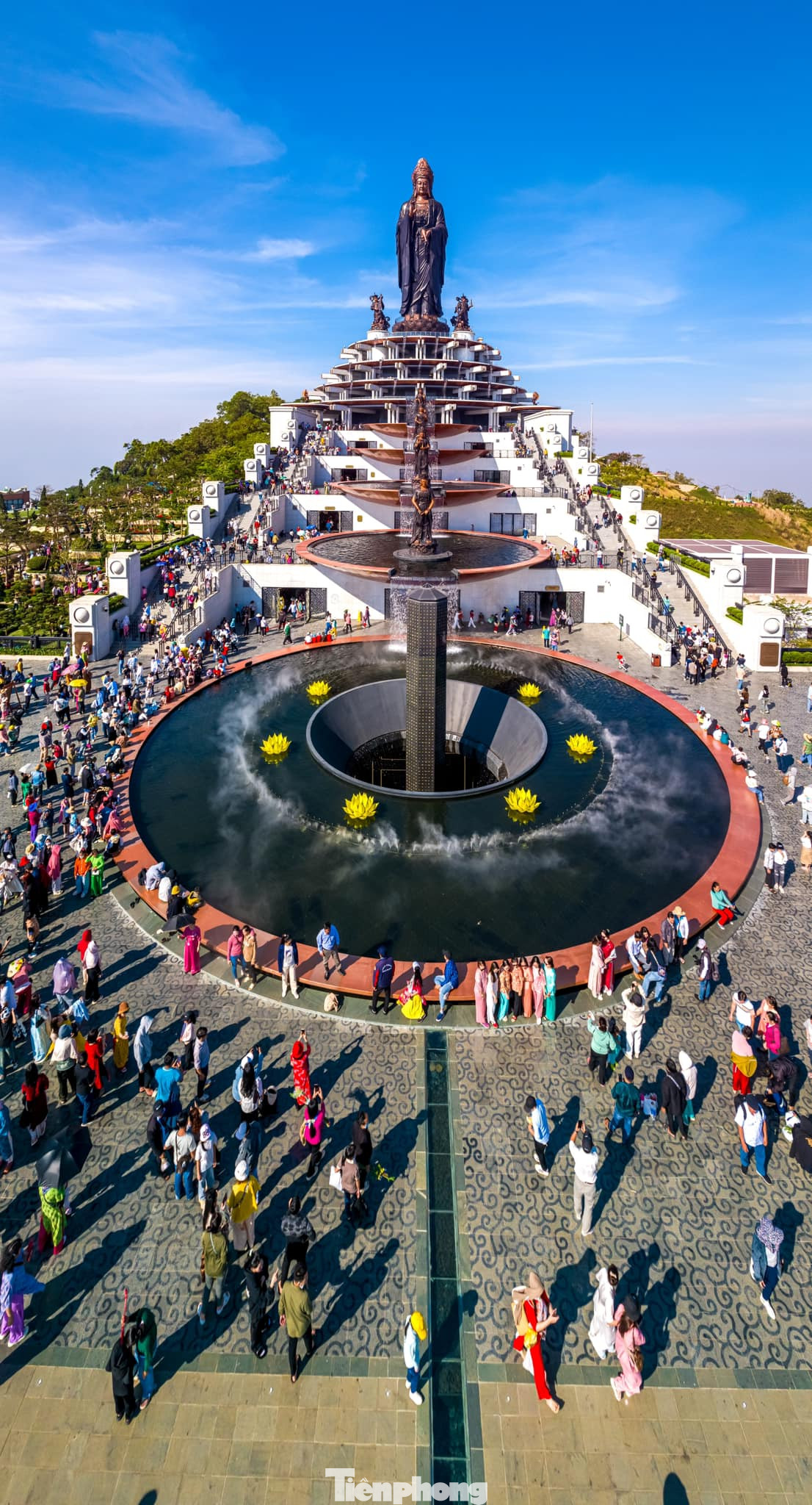 Trao đổi với PV Tiền Phong, một đại diện Ban tổ chức Hội xuân cho biết, chuỗi hoạt động thuộc Hội Xuân năm nay sẽ được tổ chức kéo dài đến hết ngày 30 tháng Giêng Âm lịch (tức ngày 27/2). Ảnh: Minh Tú.