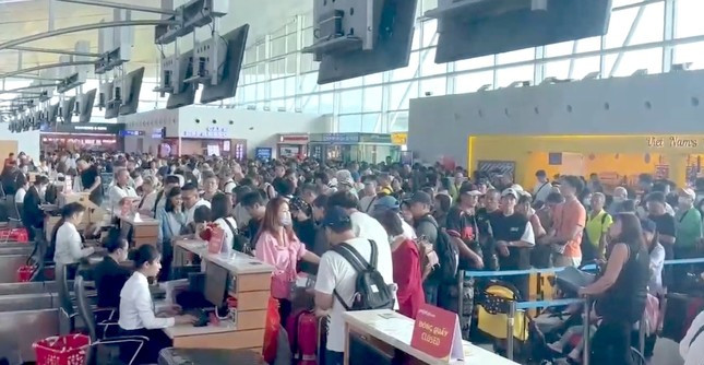 Hiện sân bay Phú Quốc đã khai thác vượt công suất thiết kế, đặc biệt khu vực phục vụ khách quốc tế. Ảnh: Nhật Huy. Hiện sân bay Phú Quốc đã khai thác vượt công suất thiết kế, đặc biệt khu vực phục vụ khách quốc tế. Ảnh: Nhật Huy.