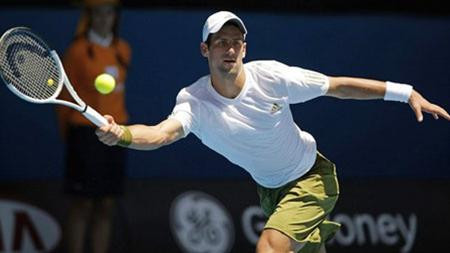 Djokovic gặp nhiều khó khăn tại vòng 3 - Ảnh: Reuters