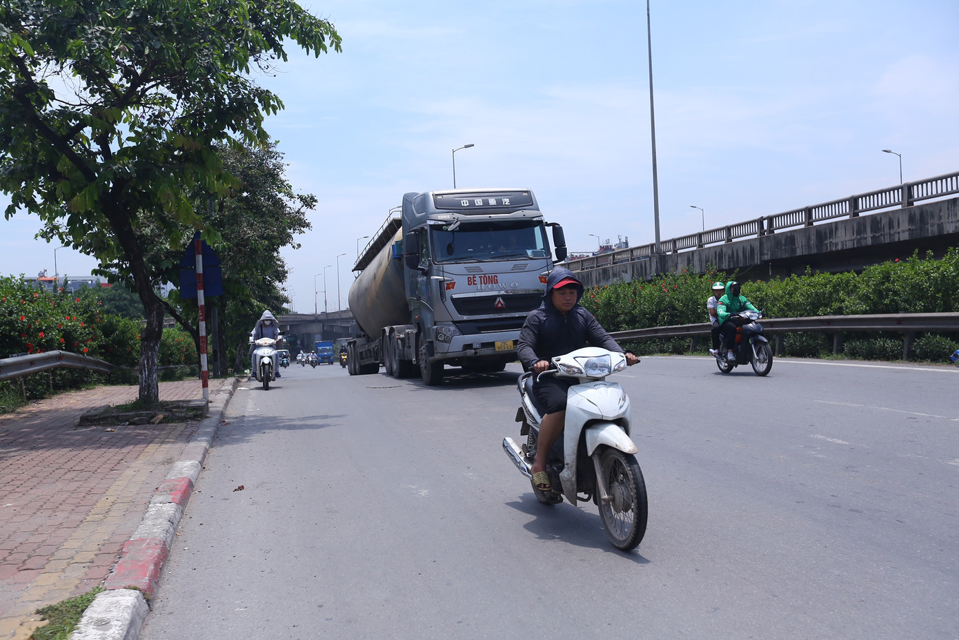 Tuyến đường nằm trên trục đường Vành đai 3.