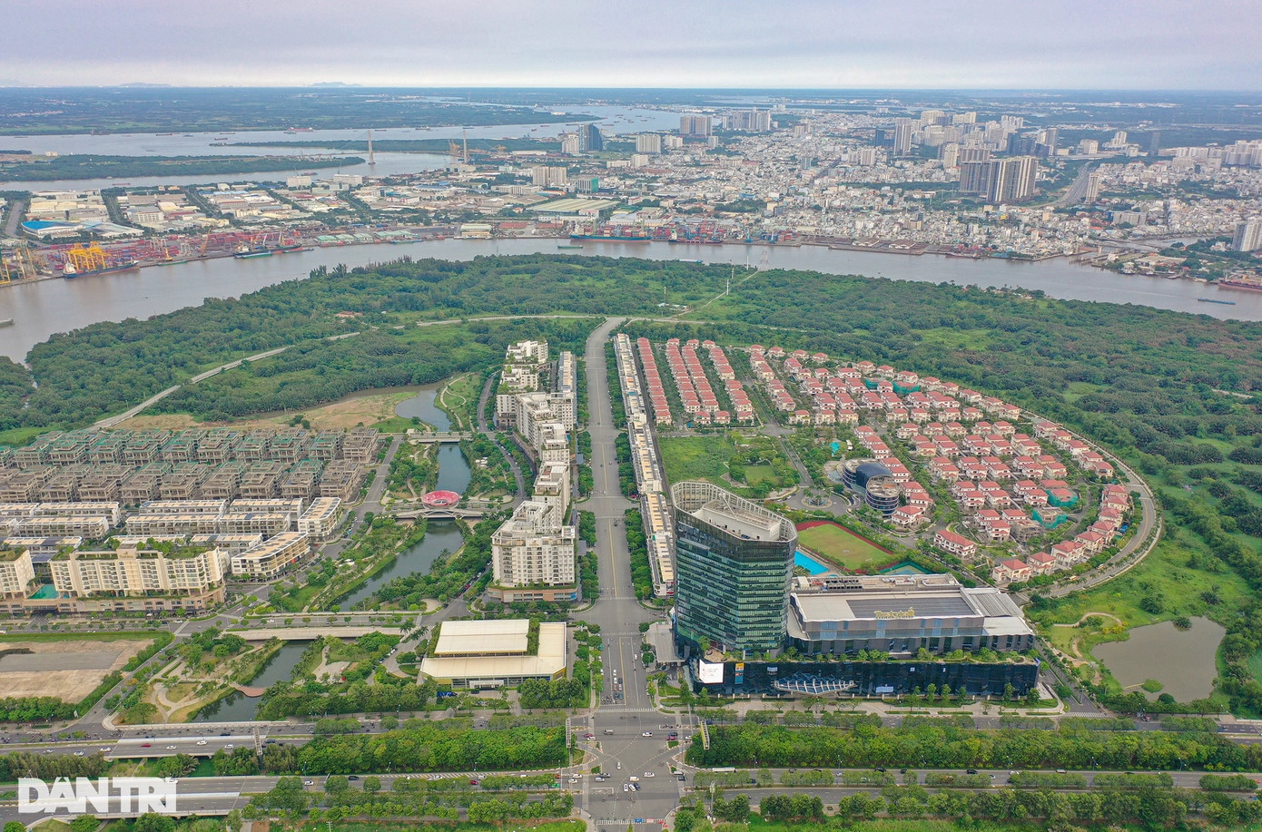 Theo quy hoạch, vị trí dự kiến của cầu Thủ Thiêm 4 sẽ nối từ đường Nguyễn Cơ Thạch (khu đô thị Sala) bắc qua sông Sài Gòn, cắt ngang cảng Tân Thuận, sau đó nối vào đường Huỳnh Tấn Phát (quận 7).