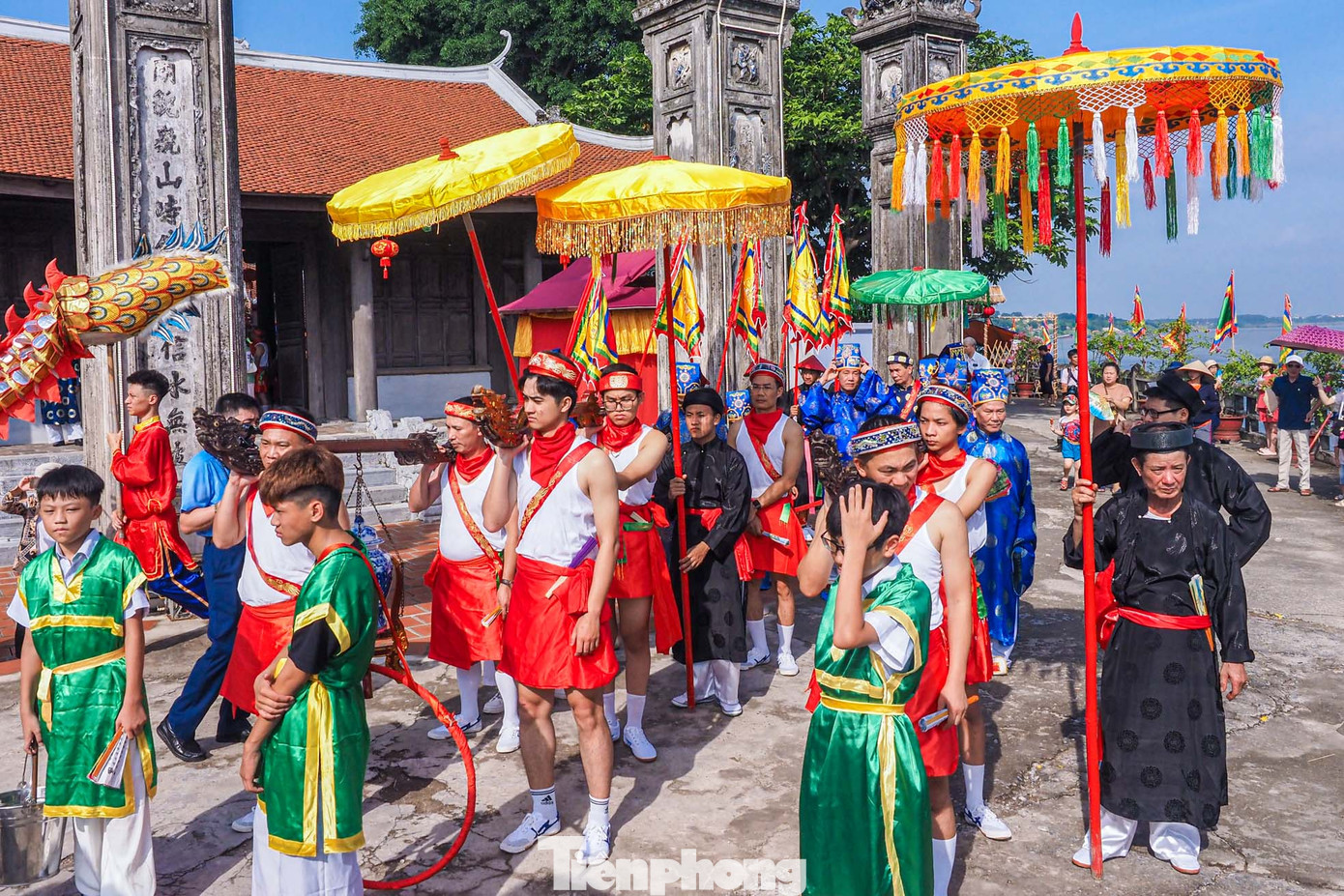 Với những ý nghĩa quý báu đó, ngày 17/6/2016, lễ hội đình Chèm đã được Bộ VHTT&amp;DL trao bằng công nhận là di sản Văn hóa phi vật thể Quốc gia.