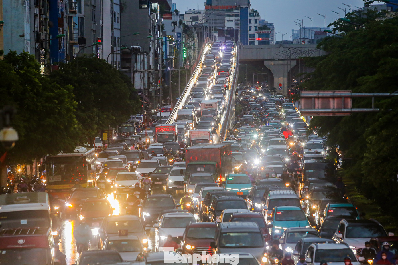 Lối xuống từ đường trên cao "dậm chân tại chỗ".