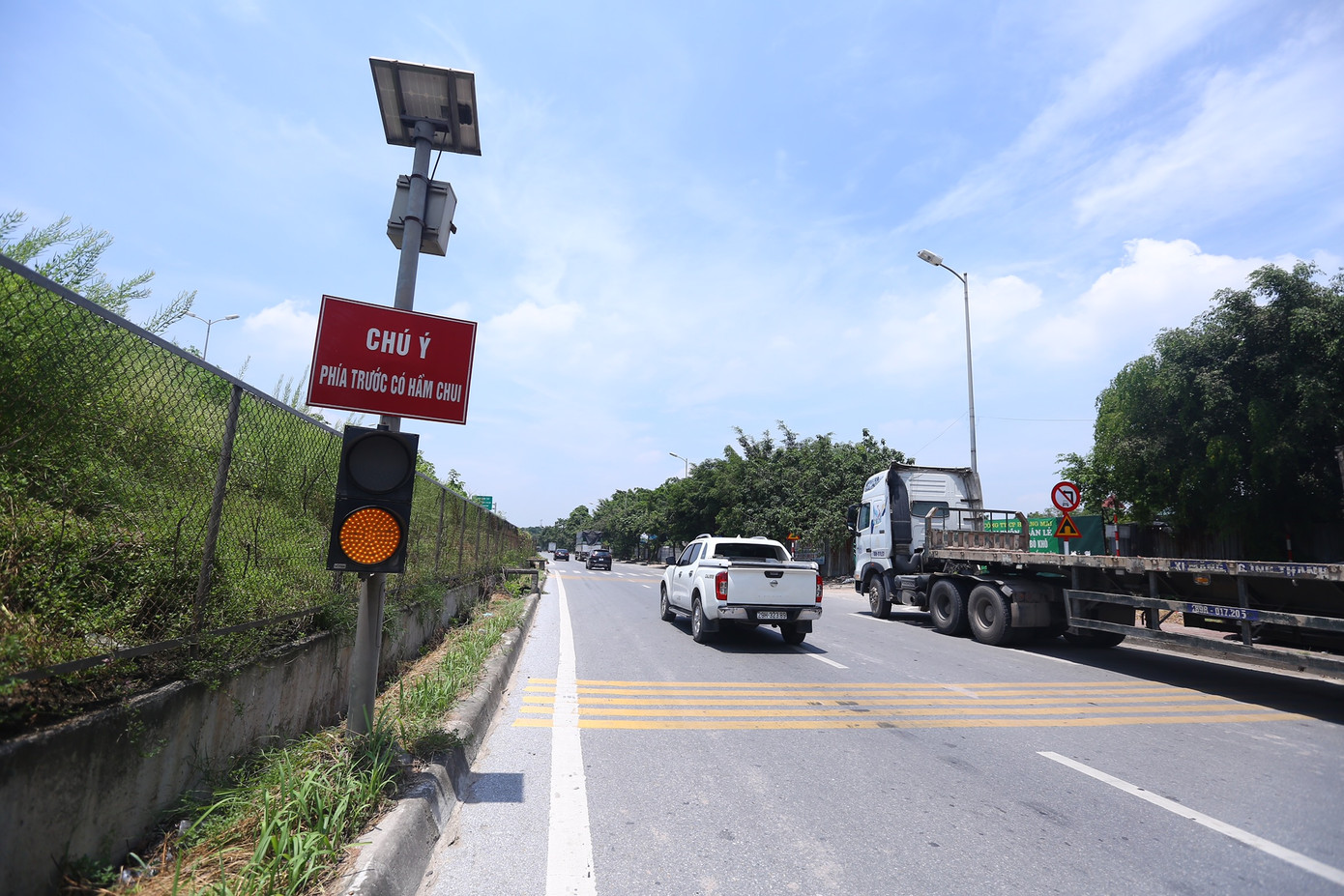 Trục đường có nhiều hầm chui.