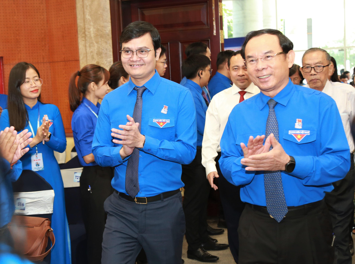 Bí thư Thành ủy TPHCM Nguyễn Văn Nên (bìa phải) và Bí thư thứ nhất Trung ương Đoàn Bùi Quang Huy dự phiên trọng thể Đại hội Đoàn TNCS Hồ Chí Minh TPHCM lần thứ XI. Bí thư Thành ủy TPHCM Nguyễn Văn Nên (bìa phải) và Bí thư thứ nhất Trung ương Đoàn Bùi Quang Huy dự phiên trọng thể Đại hội Đoàn TNCS Hồ Chí Minh TPHCM lần thứ XI.