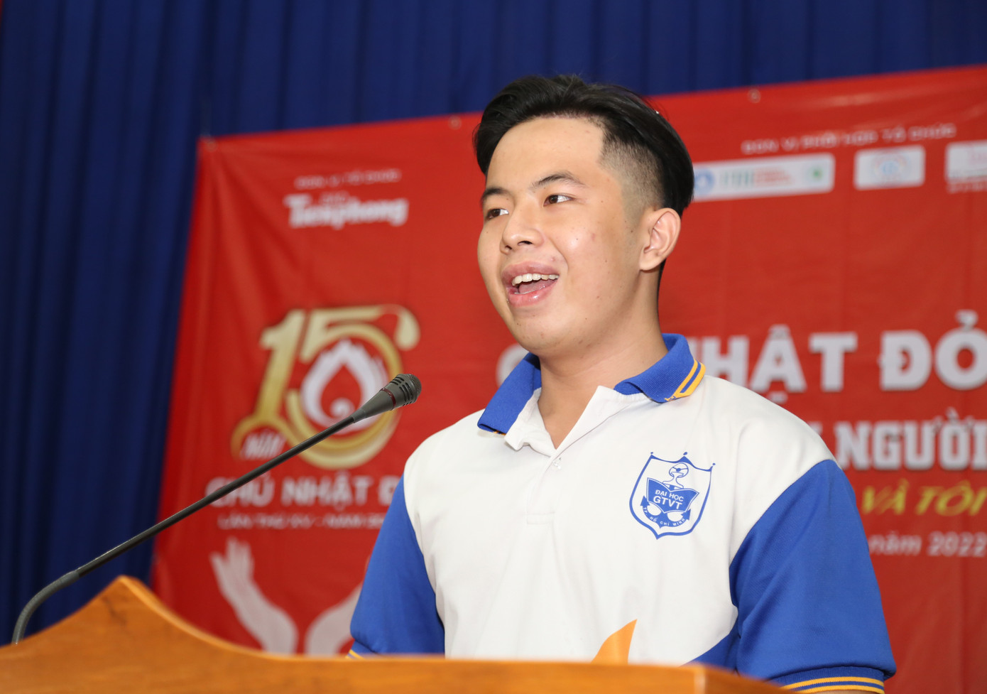 Đại diện sinh viên nhà trường, bạn Nguyễn Tiến Đạt cho biết, hiến máu là hoạt động ý nghĩa, cần thiết và cần được lan truyền rộng rãi hơn nữa để người trẻ có thể đóng góp phần nào vào ngân hàng máu, giúp những người cần máu kịp thời được cứu chữa. "Những người hiến máu như mình mong rằng lượng máu trao đi sẽ được sử dụng đúng mục đích và đúng người", Tiến Đạt chia sẻ và cho biết sẽ tiếp tục tham gia tích cực những hoạt động như thế này trong thời gian tới.