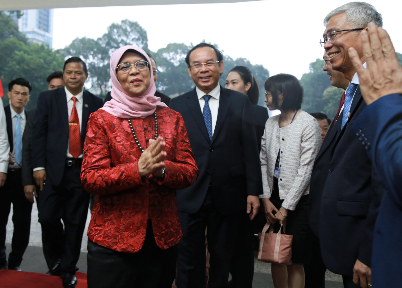 Bà Halimah Yacob bày tỏ sự phấn khởi khi nhận được sự đón tiếp nồng hậu của TPHCM. Ảnh: Ngô Tùng