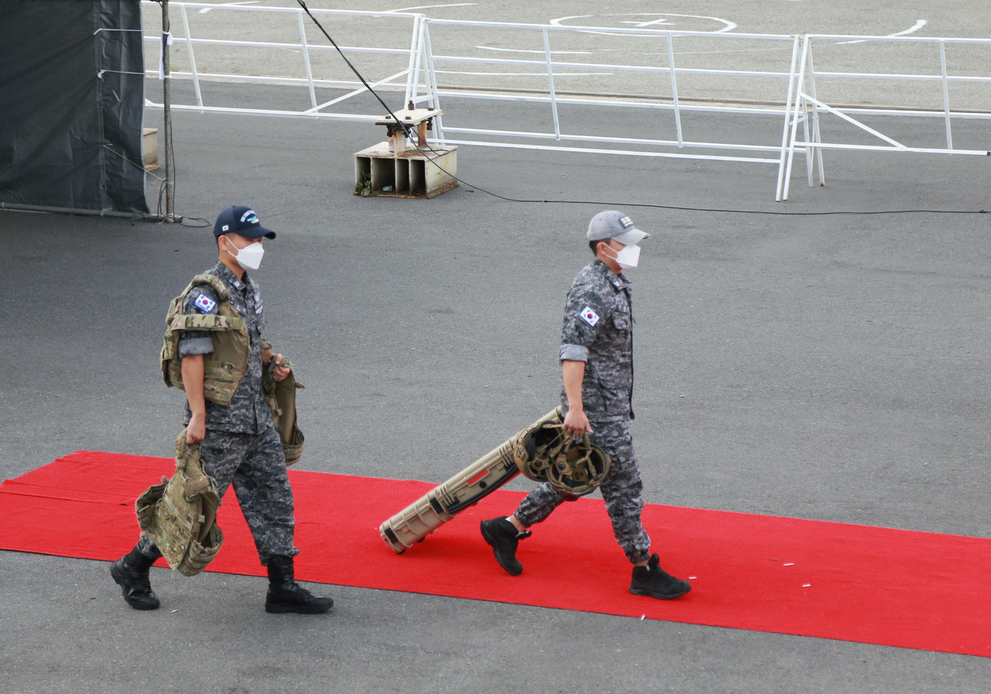 Các thành viên tàu.