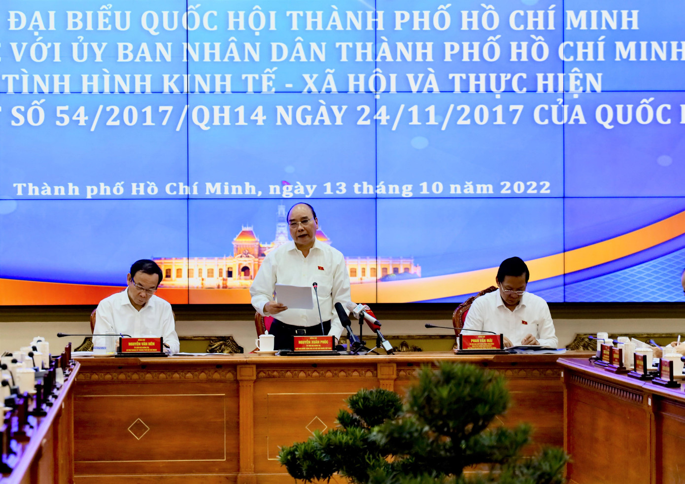 Chủ tịch nước trao đổi tại buổi làm việc. Ảnh: Trung tâm Báo chí TPHCM. Chủ tịch nước trao đổi tại buổi làm việc. Ảnh: Trung tâm Báo chí TPHCM.