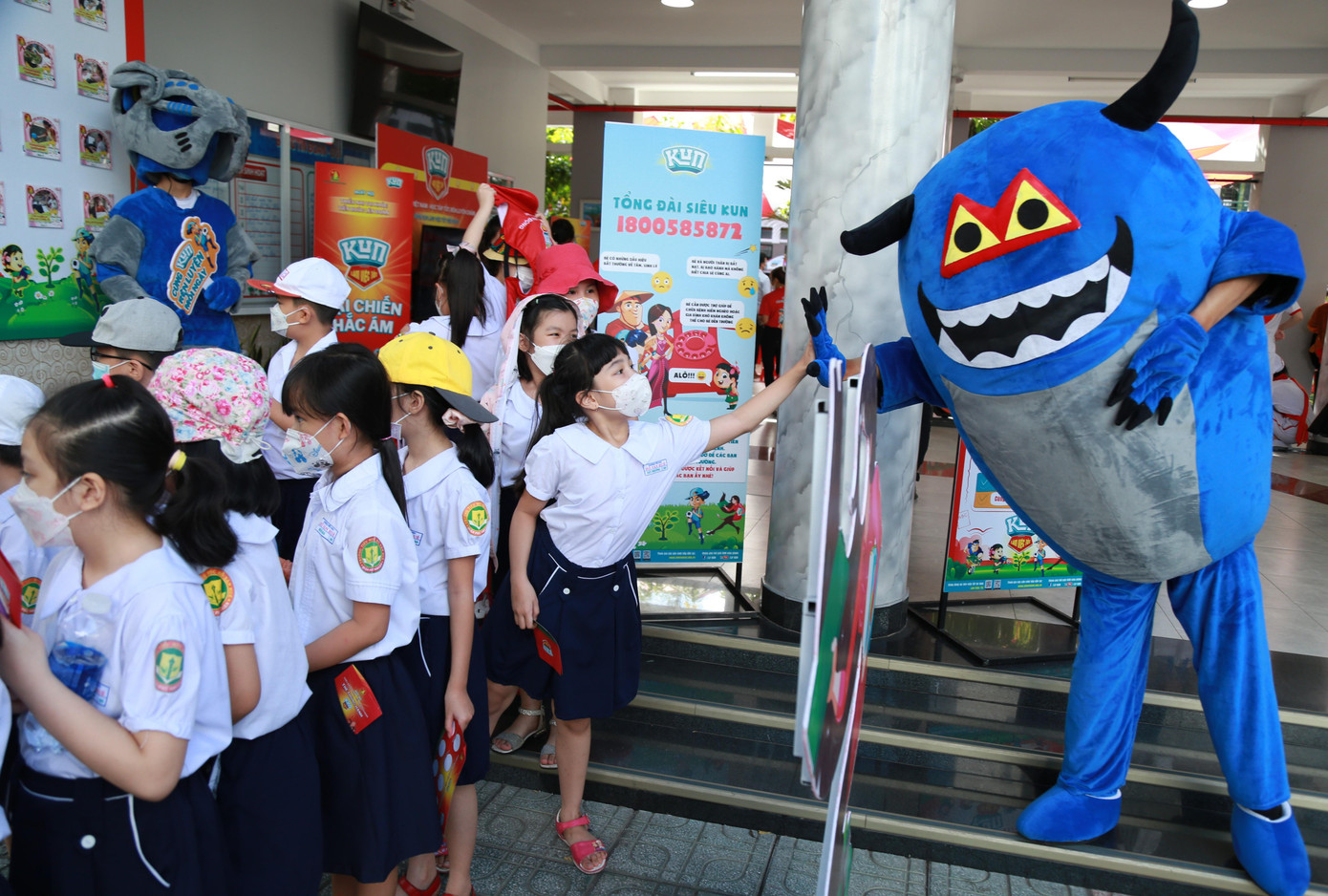 Các em nhỏ hào hứng vui chơi, tương tác tại chương trình Các em nhỏ hào hứng vui chơi, tương tác tại chương trình