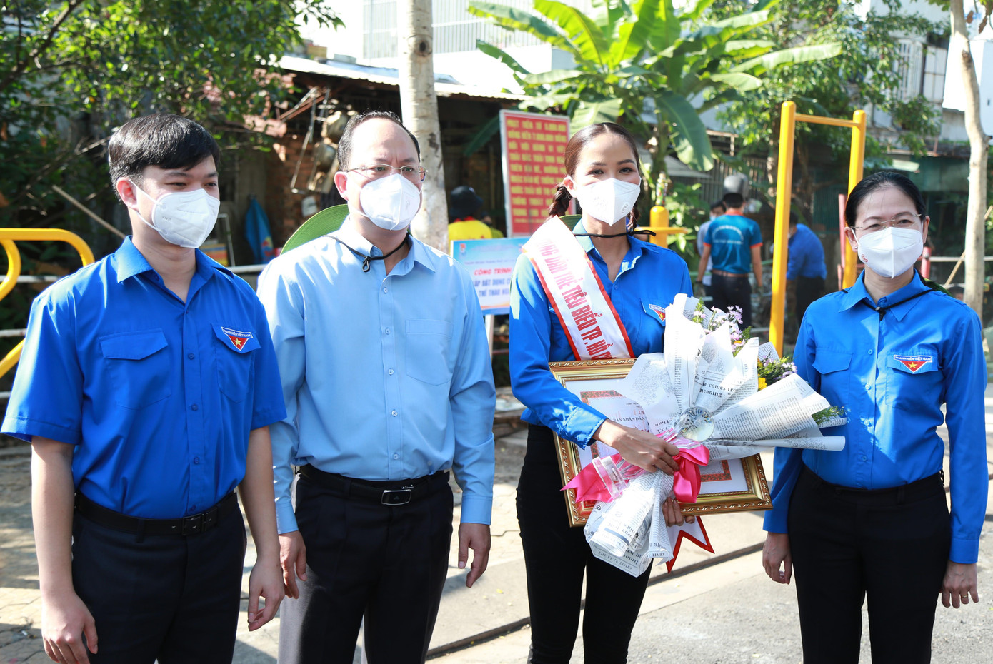 Lãnh đạo Trung ương Đoàn và TPHCM chúc mừng H'Hen Niê Lãnh đạo Trung ương Đoàn và TPHCM chúc mừng H'Hen Niê