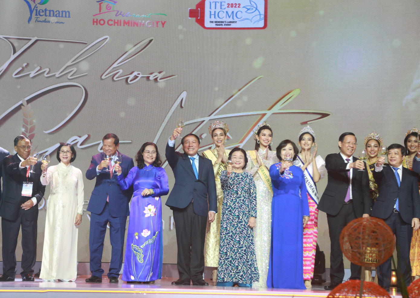 Các đại biểu trong nước và khu vực chào mừng hội chợ ITE năm nay.
