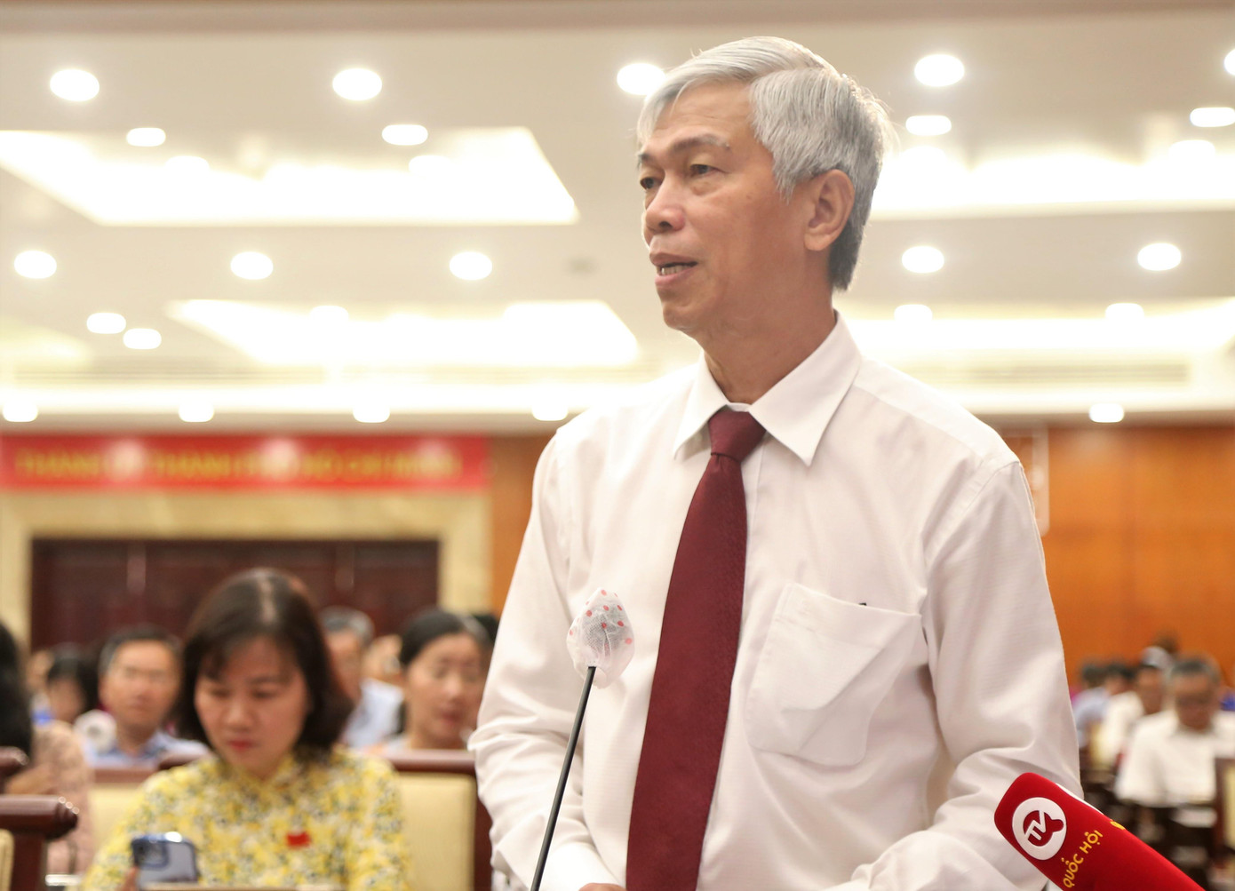 Ông Võ Văn Hoan trao đổi tại phiên giám sát của HĐND TPHCM sáng 9/12. Ảnh: Ngô Tùng Ông Võ Văn Hoan trao đổi tại phiên giám sát của HĐND TPHCM sáng 9/12. Ảnh: Ngô Tùng