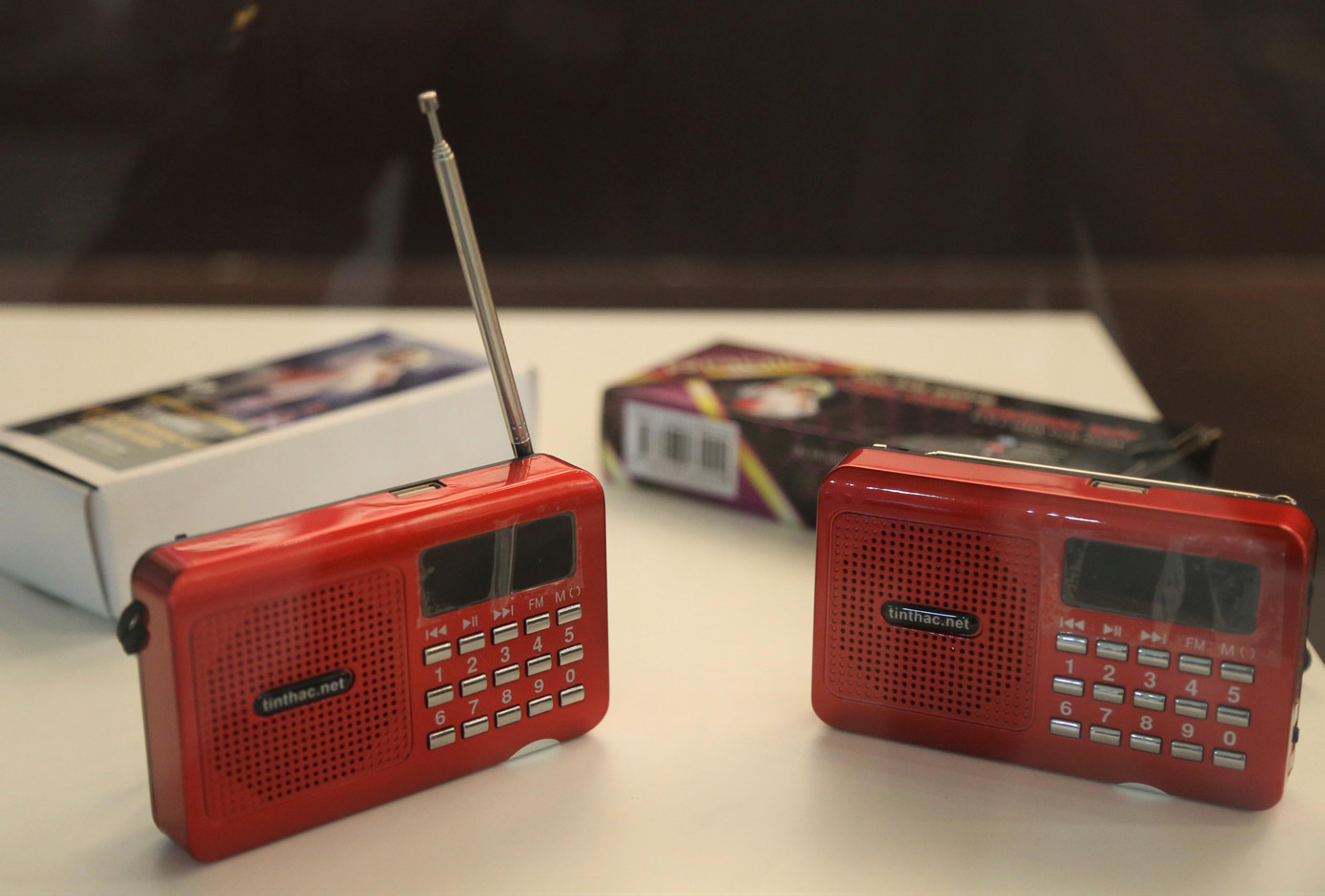 Những chiếc radio của Giuse Trần Đình Long (Trung tâm Mục vụ Giáo phận Sài Gòn) được dùng ghi âm và phát lại những lời sẻ chia, động viên, tiếp thêm sức mạnh tinh thần giúp bệnh nhân vượt qua bệnh tật.