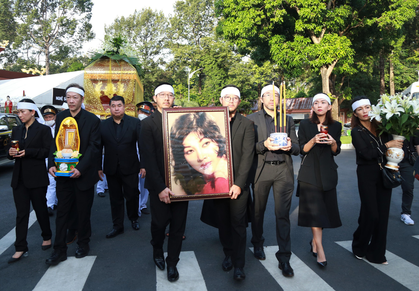 Bà được đưa đi an táng tại Nghĩa trang Phúc An Viên (TP. Thủ Đức, TPHCM). Trước khi mất, bà có nguyện vọng dùng số tiền phúng điếu cho hoạt động từ thiện.