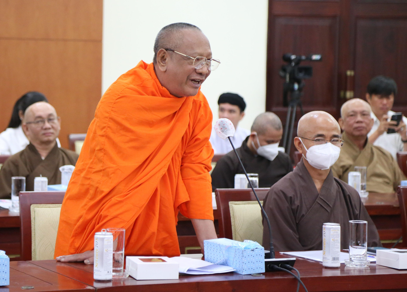 Hòa thượng Danh Lung nêu ý kiến tại hội nghị. Ảnh: Ngô Tùng Hòa thượng Danh Lung nêu ý kiến tại hội nghị. Ảnh: Ngô Tùng