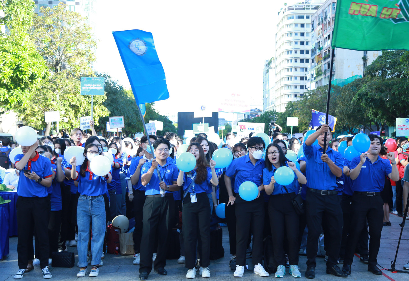 Không khí sôi nổi của tuổi trẻ TPHCM ngày ra quân.