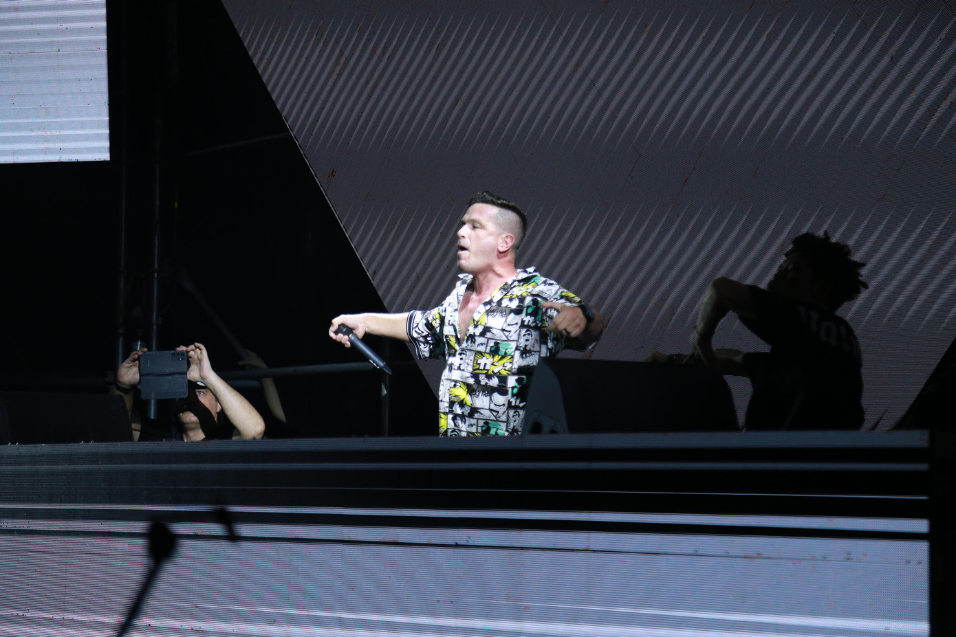 DJ quốc tế Plastik Funk khuấy động đêm nhạc.