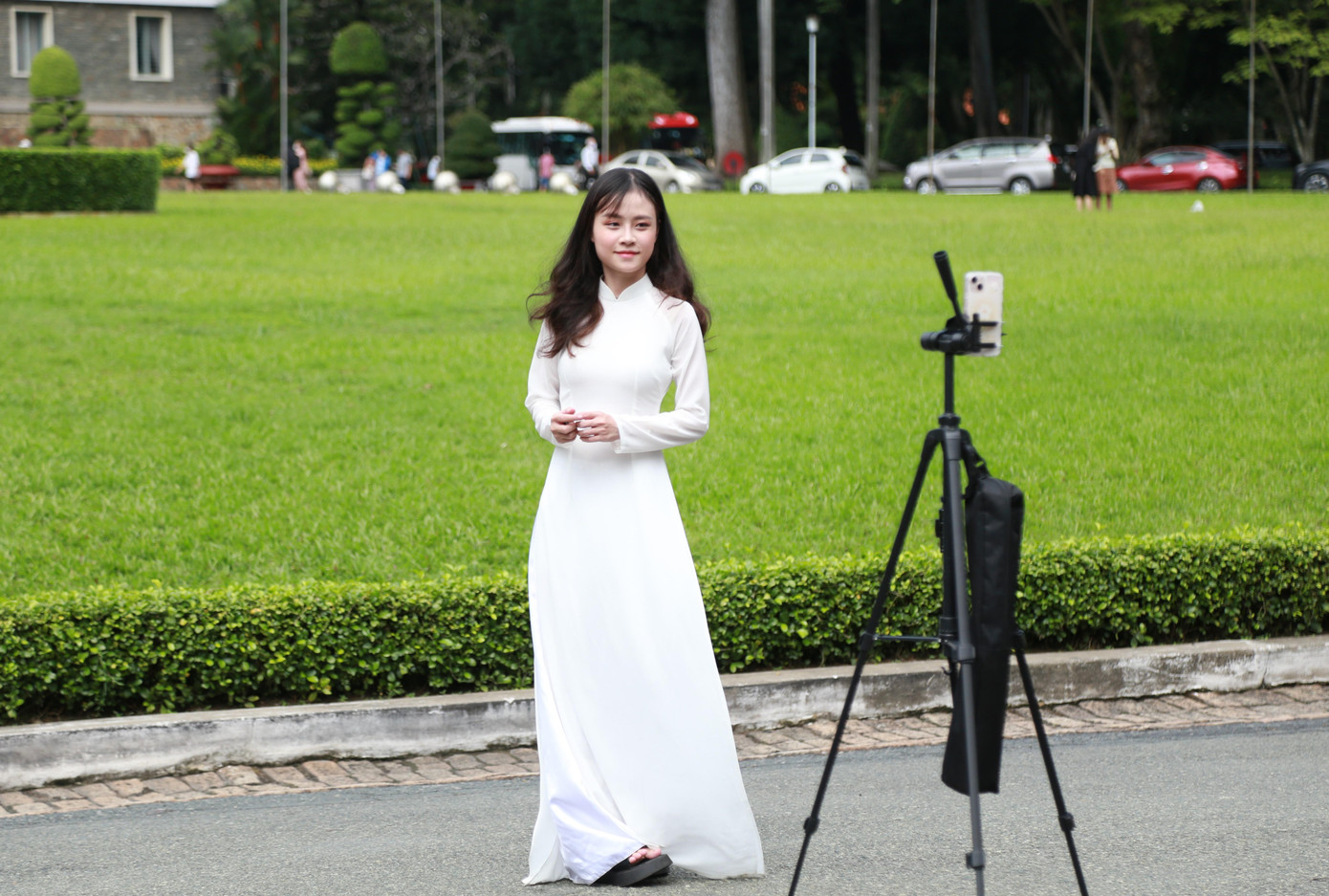 Ngọc Hà ghi lại những hình ảnh gắn với lịch sử dân tộc để chia sẻ với bạn bè. Ngọc Hà ghi lại những hình ảnh gắn với lịch sử dân tộc để chia sẻ với bạn bè.