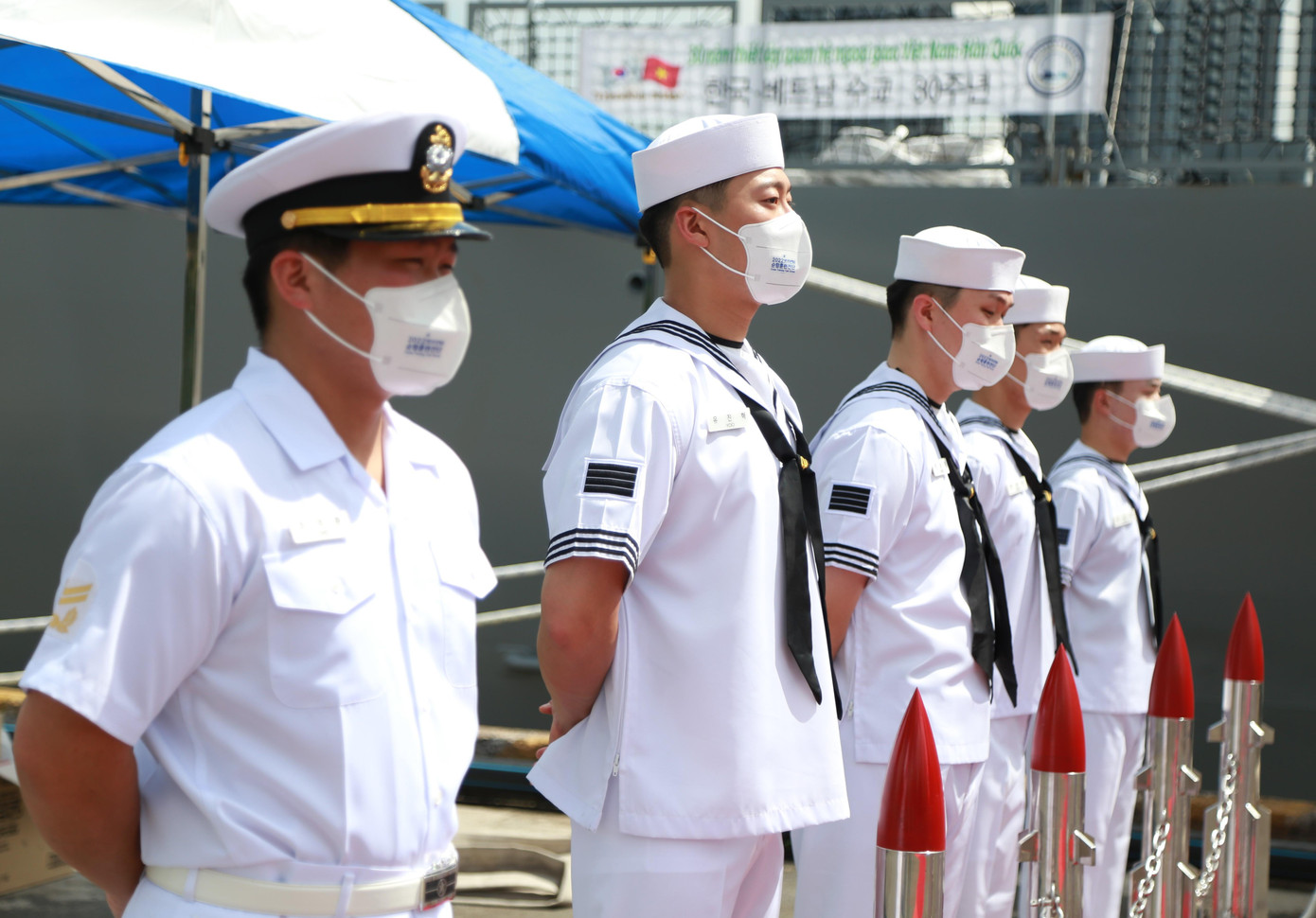 Các thủy thủ đoàn tàu Roks Hansando.