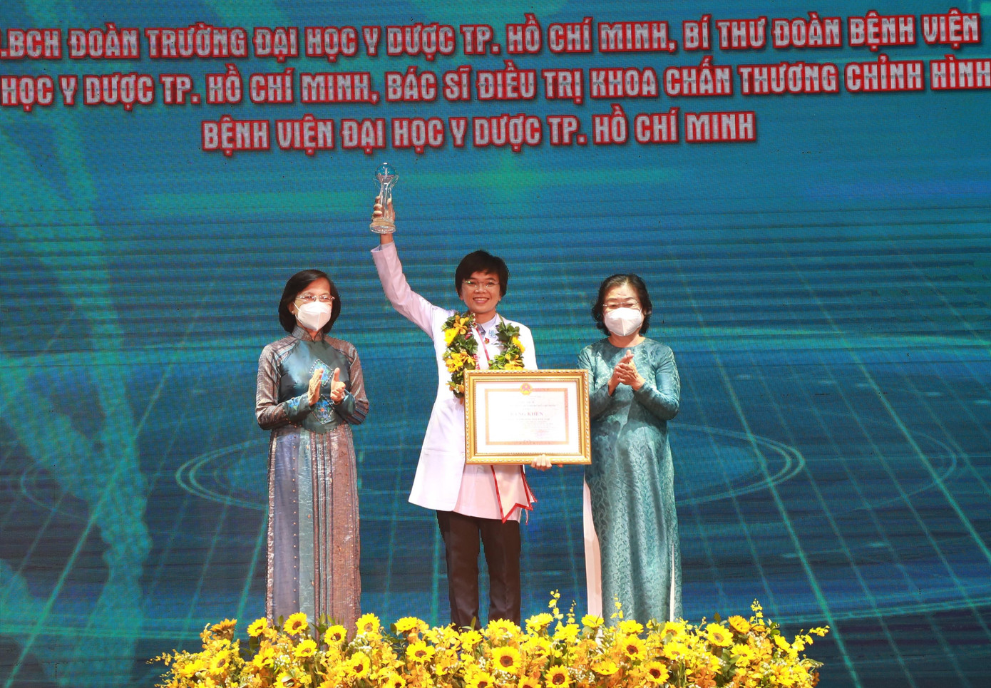 Tuyên dương bác sĩ Huỳnh Phương Nguyệt Anh.