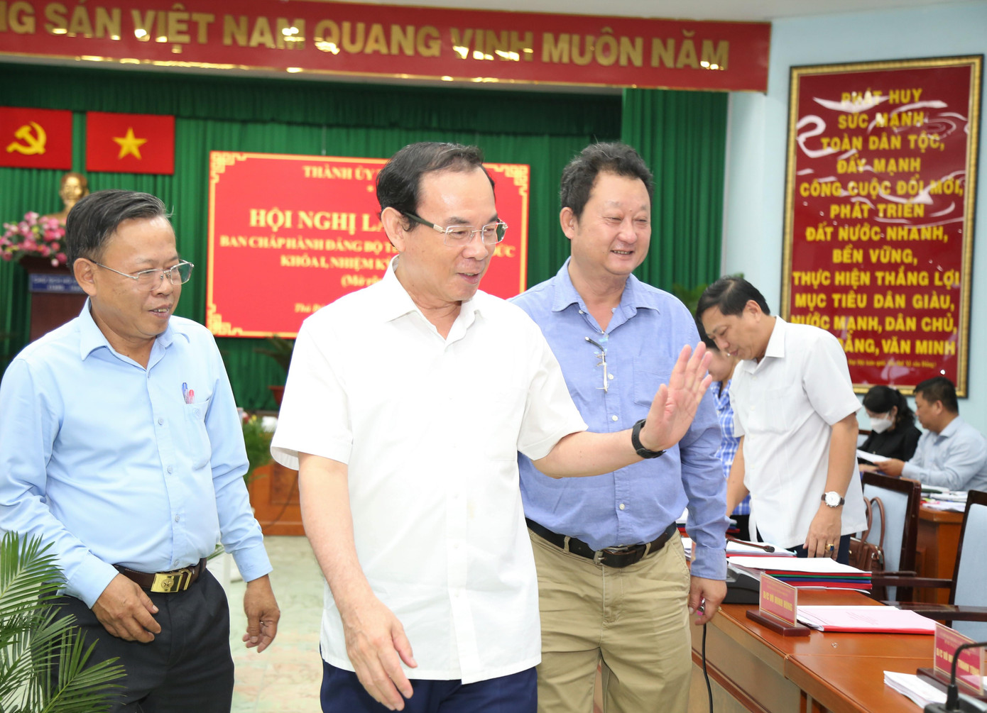 Bí thư Thành ủy TPHCM: "TP. Thủ Đức đã vượt qua khó khăn đó bằng tinh thần đặt trách nhiệm, tình cảm cách mạng lên trên mà không nghĩ đến chức phận riêng mình".