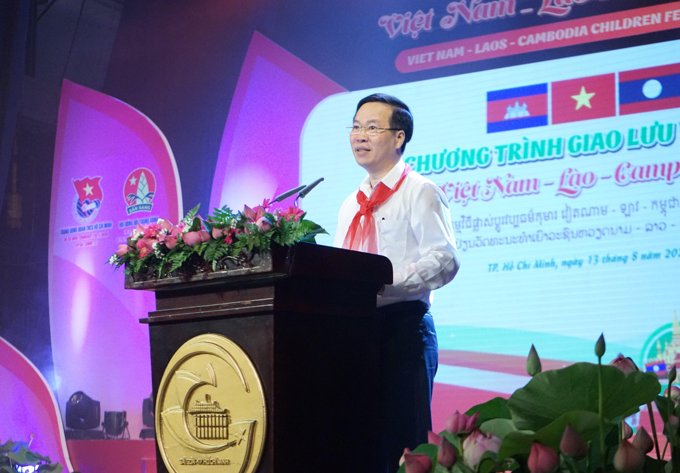 Thường trực Ban Bí thư Trung ương Đảng Võ Văn Thưởng phát biểu tại buổi giao lưu văn hóa ba nước Việt Nam - Lào - Campuchia. Thường trực Ban Bí thư Trung ương Đảng Võ Văn Thưởng phát biểu tại buổi giao lưu văn hóa ba nước Việt Nam - Lào - Campuchia.