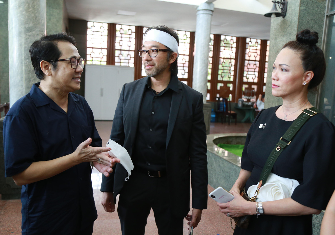 Thành Lộc chia sẻ với thân nhân của minh tinh Thẩm Thuý Hằng nhiều kỷ niệm và những câu chuyện cảm động về nữ nghệ sĩ.