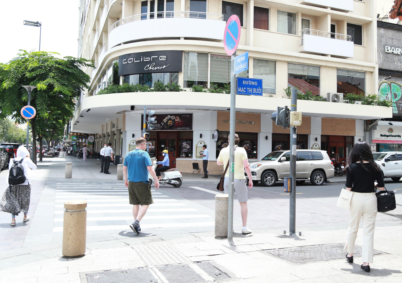 Trục đường Nguyễn Huệ - Mạc Thị Bưởi.