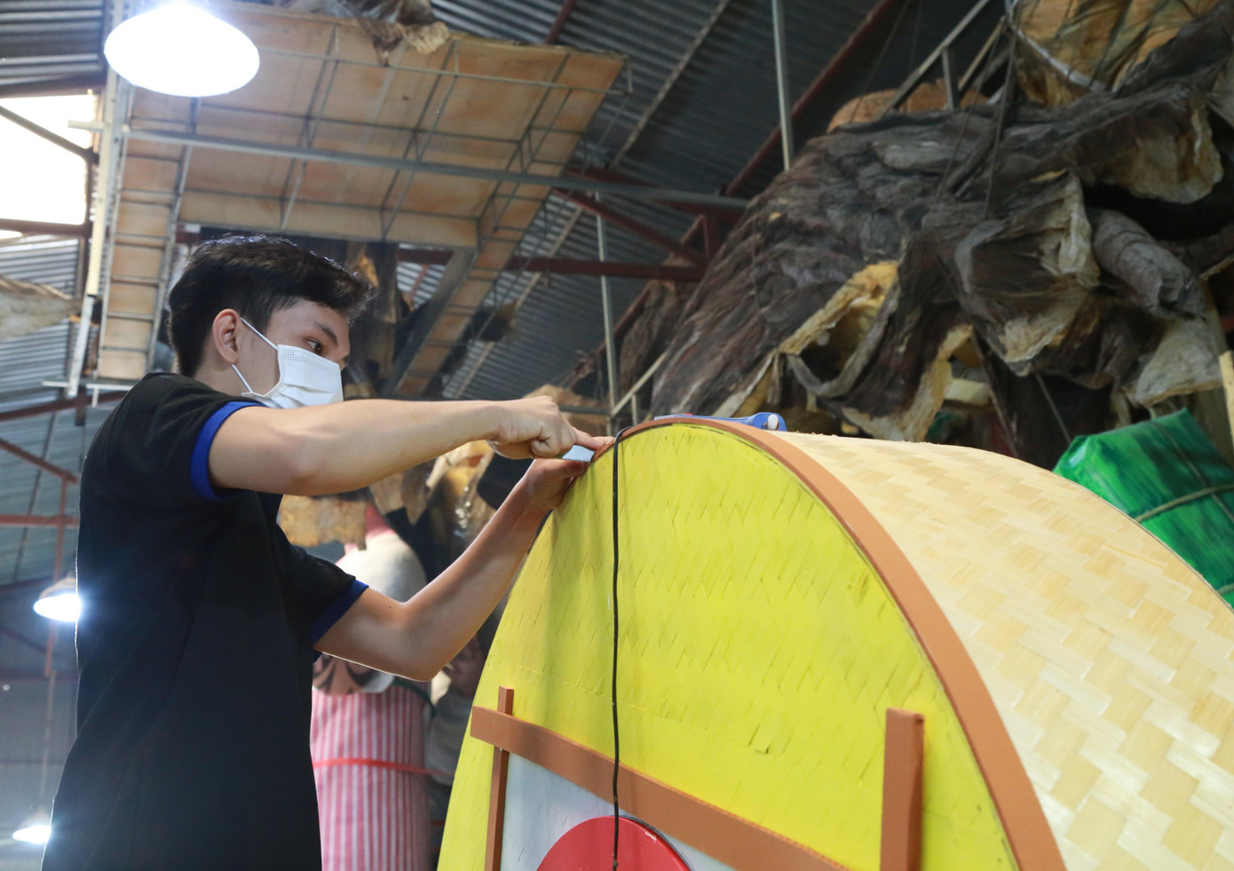 Đường hoa Nguyễn Huệ hằng năm luôn bao gồm rất nhiều thành phần, phân khu mang đặc trưng riêng. Do đó, các tiểu cảnh, mô hình cũng được chế tác theo tinh thần đó.