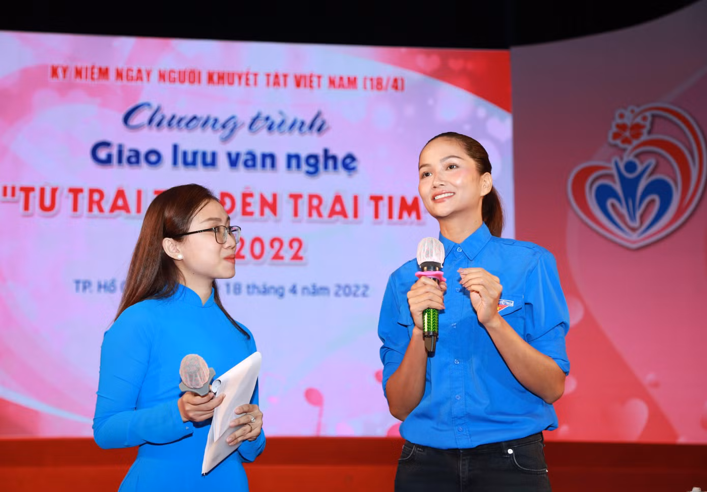 Hoa hậu H'Hen Niê xúc động khi được truyền cảm hứng từ người khuyết tật ảnh 7