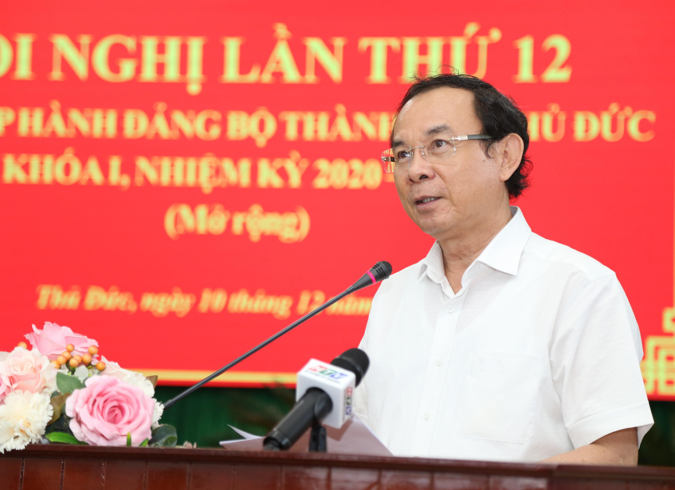 Bí thư Nguyễn Văn Nên trao đổi tại hội nghị. Ảnh: Ngô Tùng