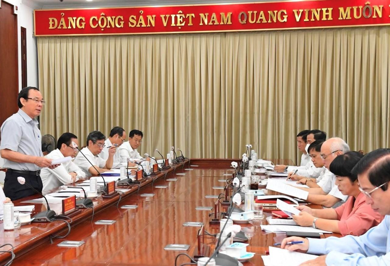 Bí thư Thành ủy TPHCM Nguyễn Văn Nên kết luận tại phiên họp đầu tiên của Ban Chỉ đạo phòng chống tham nhũng, tiêu cực TPHCM sau khi thành lập. Ảnh: SGGP Bí thư Thành ủy TPHCM Nguyễn Văn Nên kết luận tại phiên họp đầu tiên của Ban Chỉ đạo phòng chống tham nhũng, tiêu cực TPHCM sau khi thành lập. Ảnh: SGGP