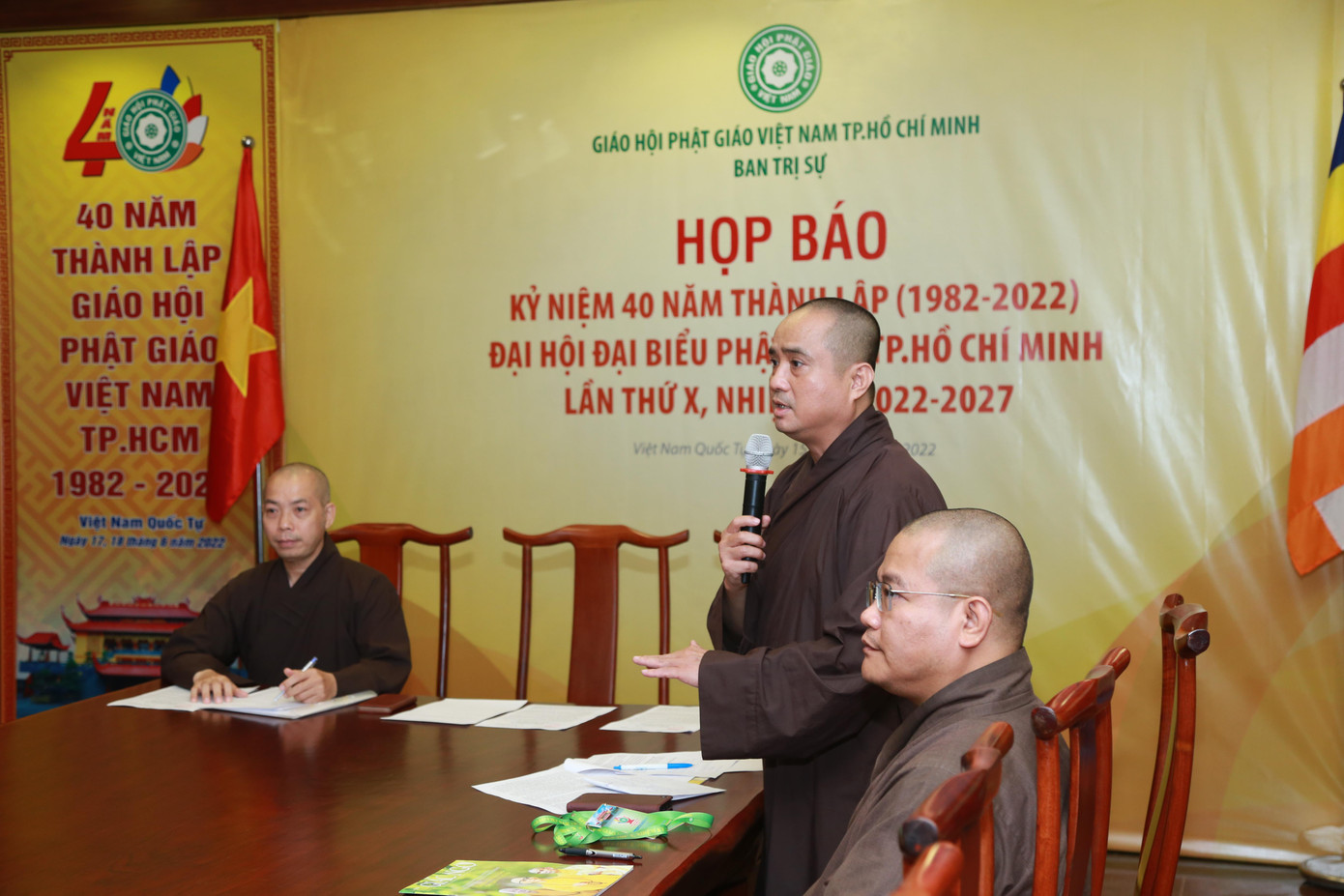 Tại buổi họp, Thượng tọa Thích Tâm Hải, Trưởng ban Thông tin - Truyền thông GHPG Việt Nam TPHCM lưu ý báo giới một số quy định khi tác nghiệp tại đại hội. Tại buổi họp, Thượng tọa Thích Tâm Hải, Trưởng ban Thông tin - Truyền thông GHPG Việt Nam TPHCM lưu ý báo giới một số quy định khi tác nghiệp tại đại hội.